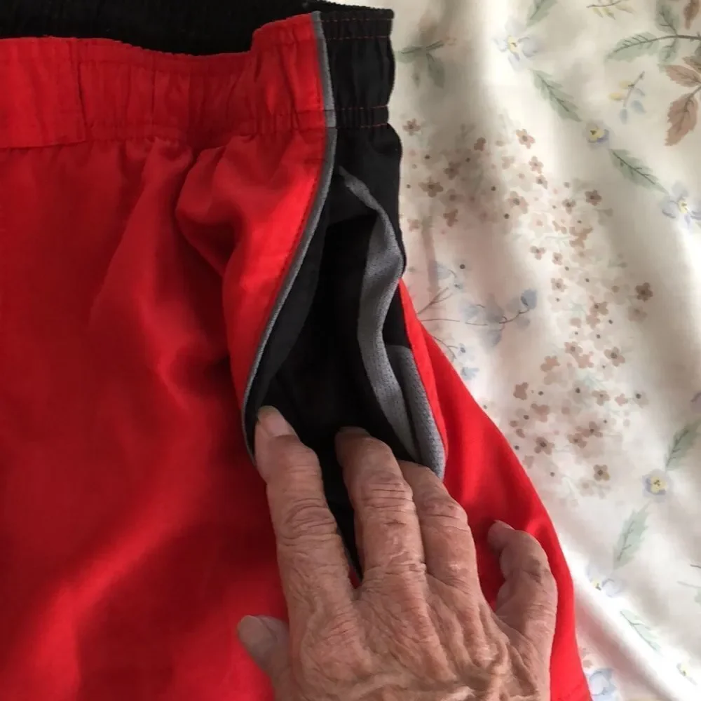 Nike Mens Swim Trunks Size XL Red/black. GUC